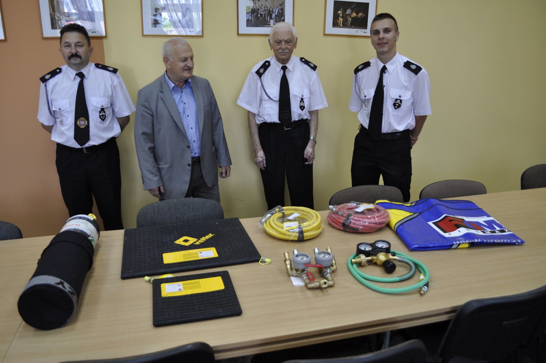 Przekazanie sprz�tu dla OSP